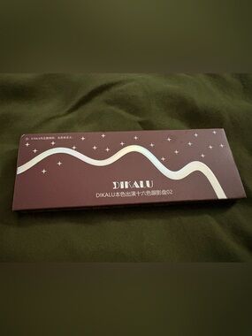 DIKALU 16-Color Eyeshadow Palette